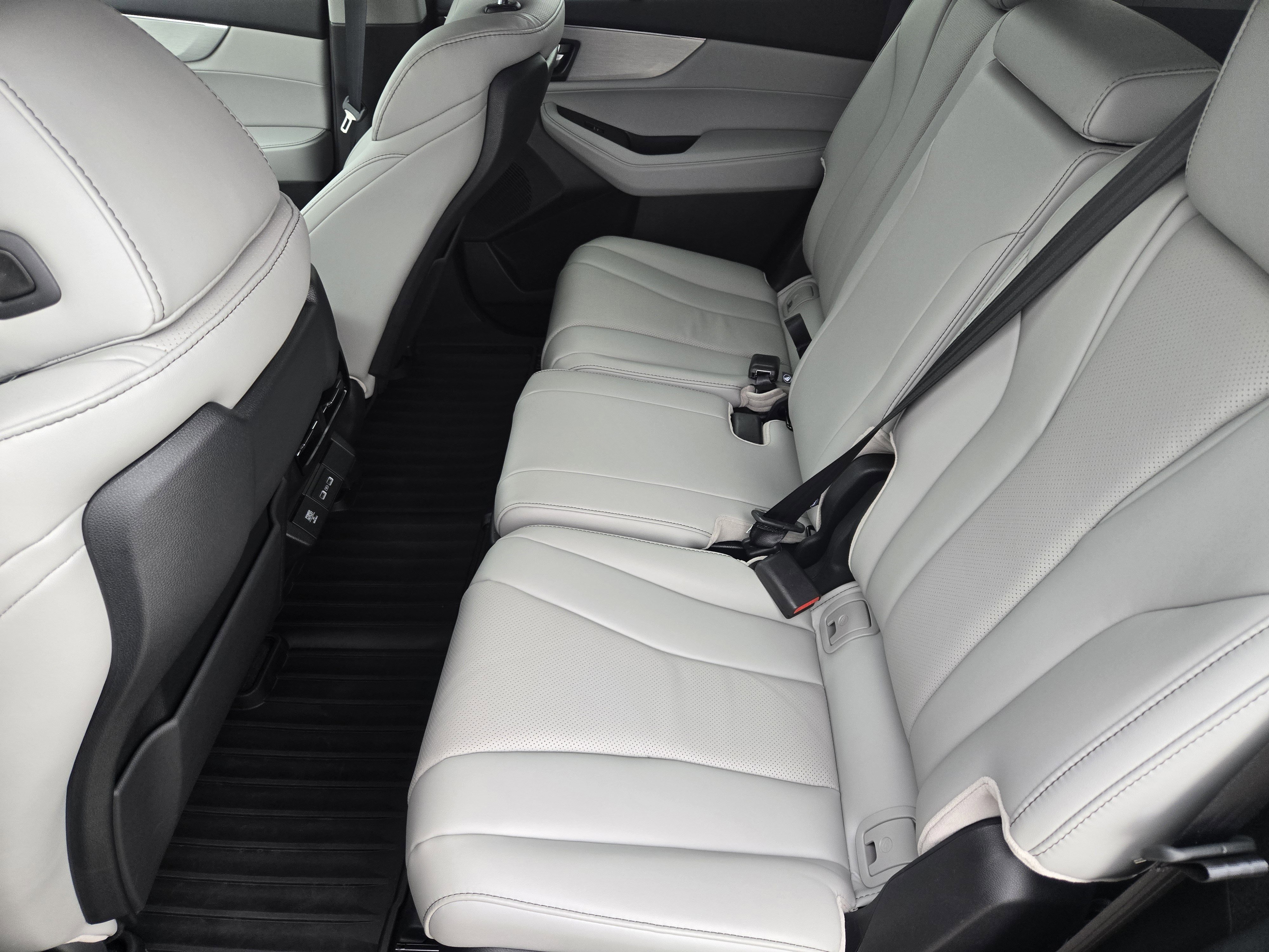 Certified 2024 Acura MDX FWD w/ Technology Package image 31