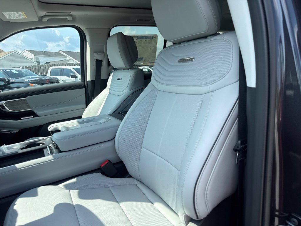 New 2027 Ford Expedition Platinum w/ Platinum Ultimate Package AWD/4WD image 19