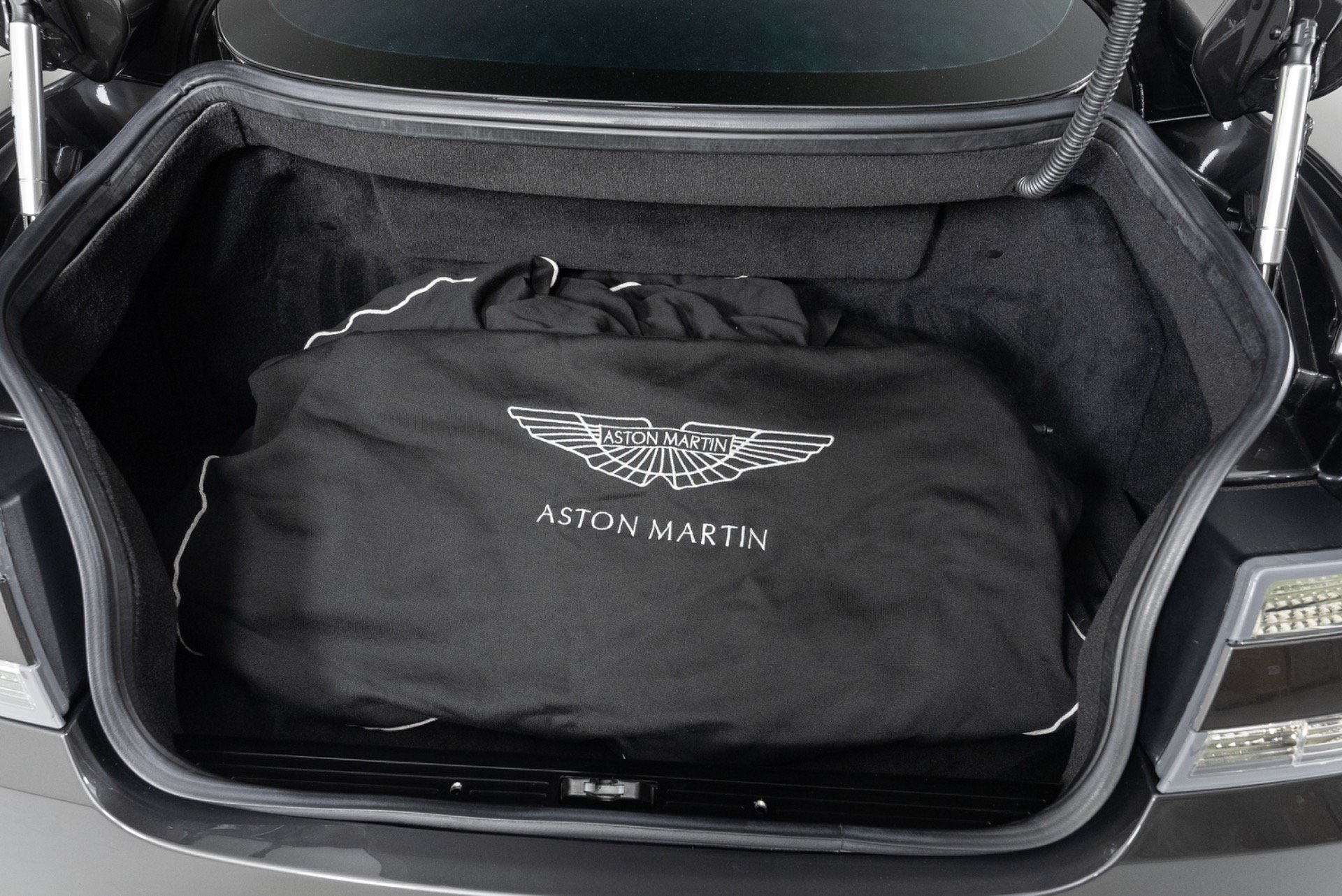 Used 2011 Aston Martin DBS Coupe RWD image 34