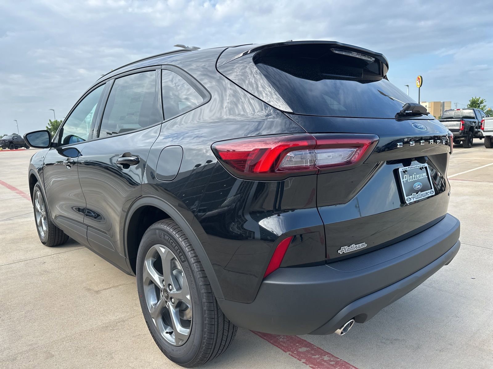 Used 2025 Ford Escape ST-Line w/ Equipment Group 301A image 3