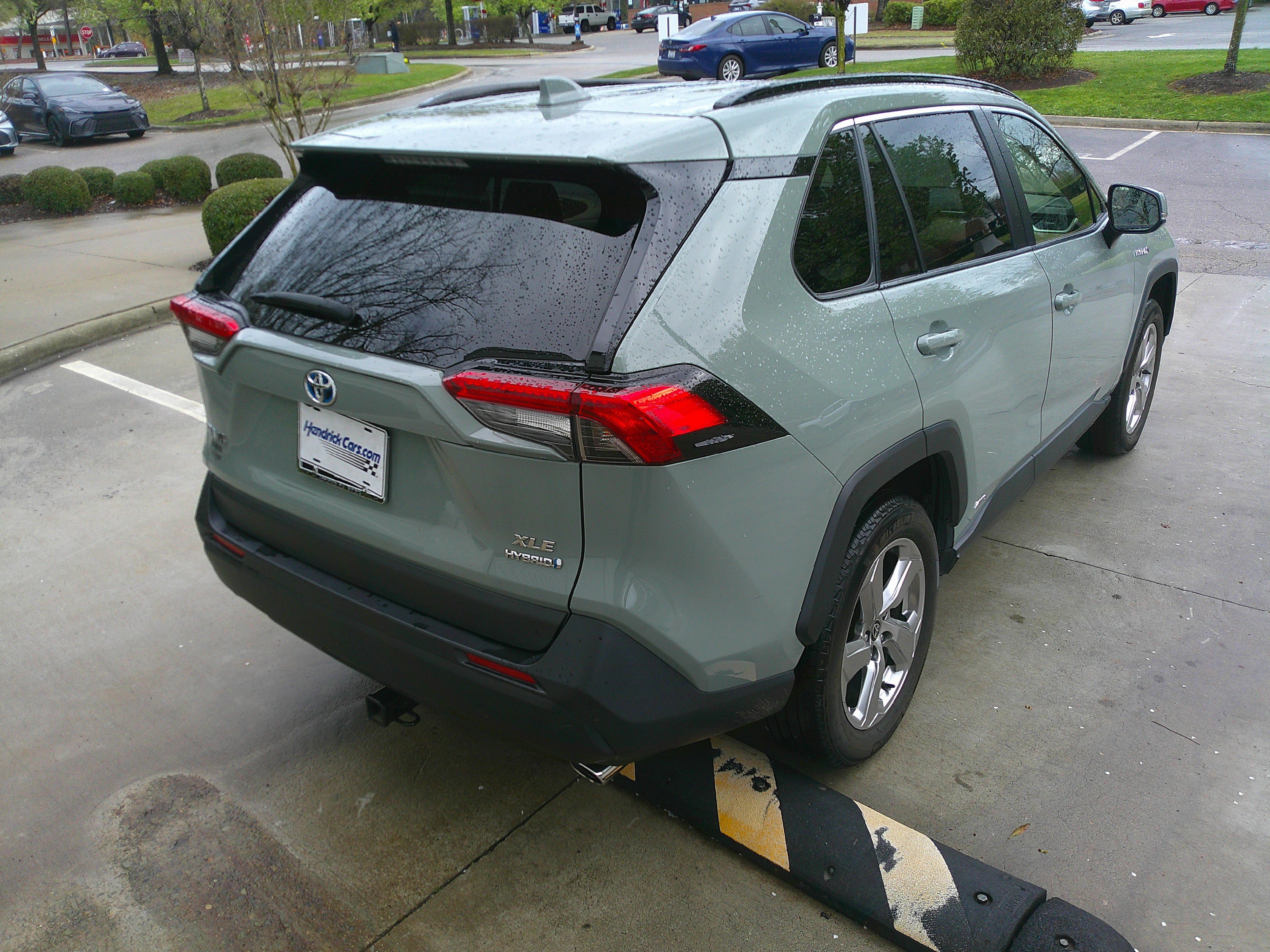 Used 2021 Toyota RAV4 XLE Premium image 12