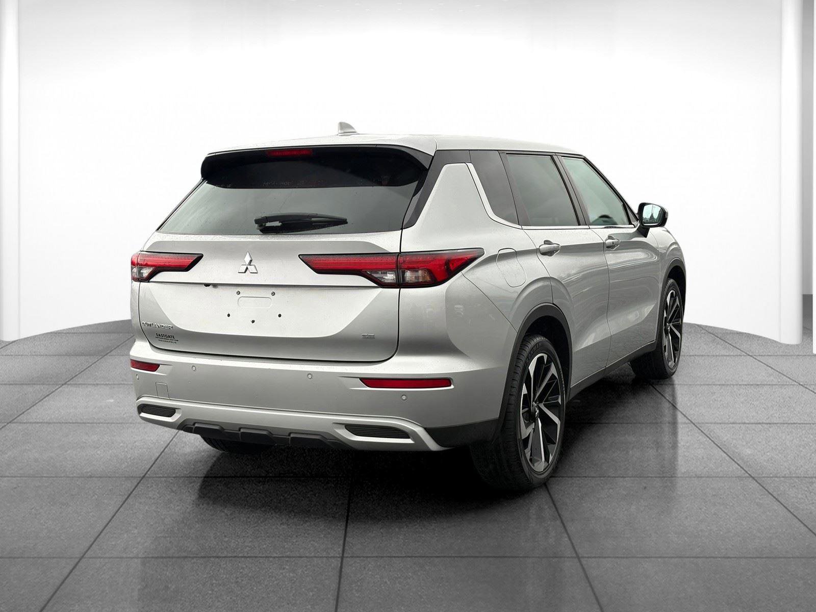 Used 2024 Mitsubishi Outlander SE image 7