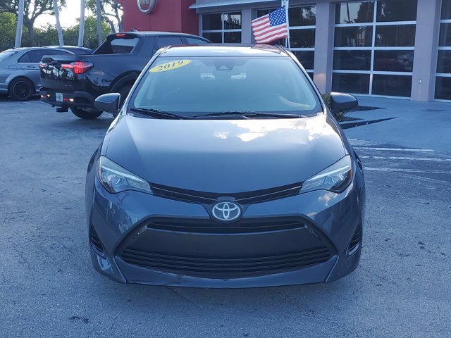 Used 2019 Toyota Corolla LE image 2