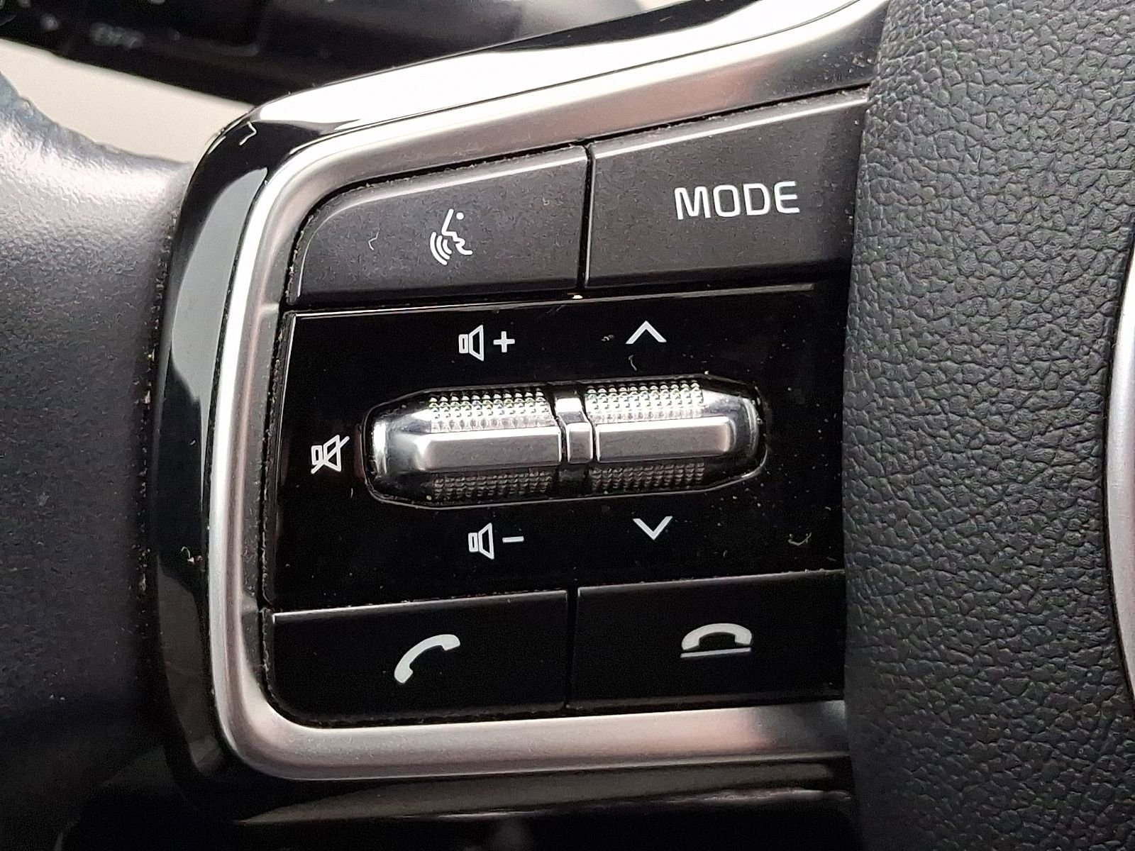 Used 2023 Kia Sorento SX image 22