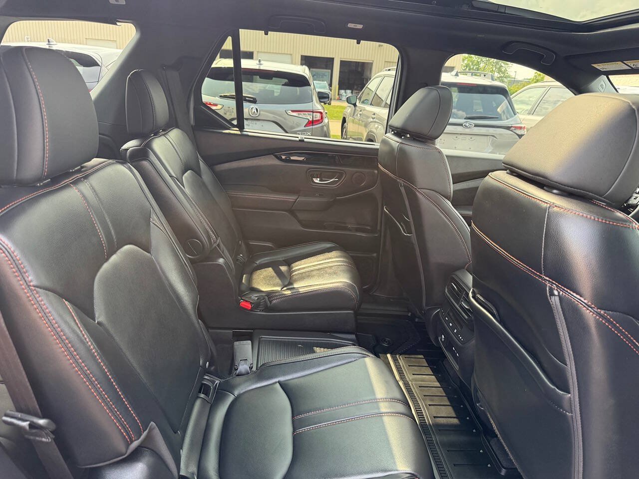 Used 2025 Honda Pilot TrailSport image 28