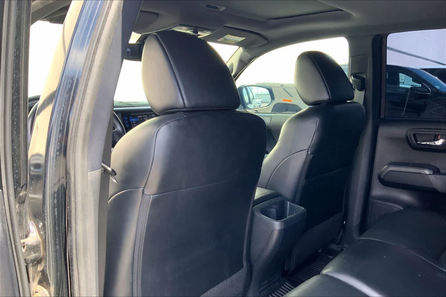 Used 2019 Toyota Tacoma 2WD Double Cab image 12