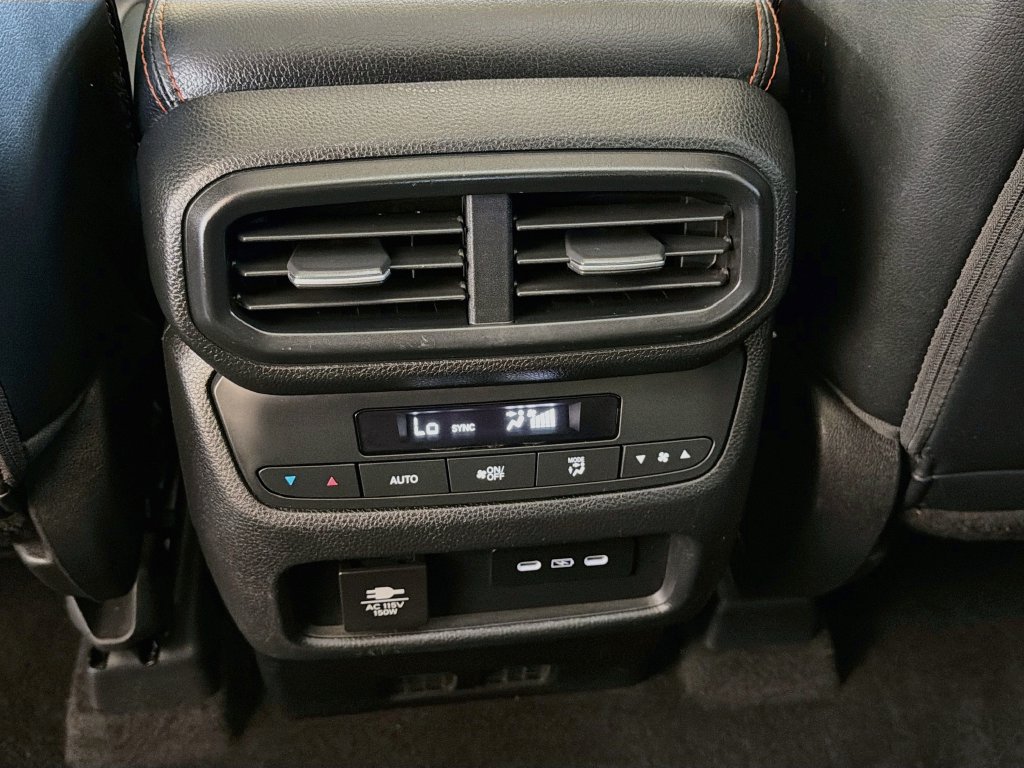 Used 2025 Honda Pilot TrailSport image 23