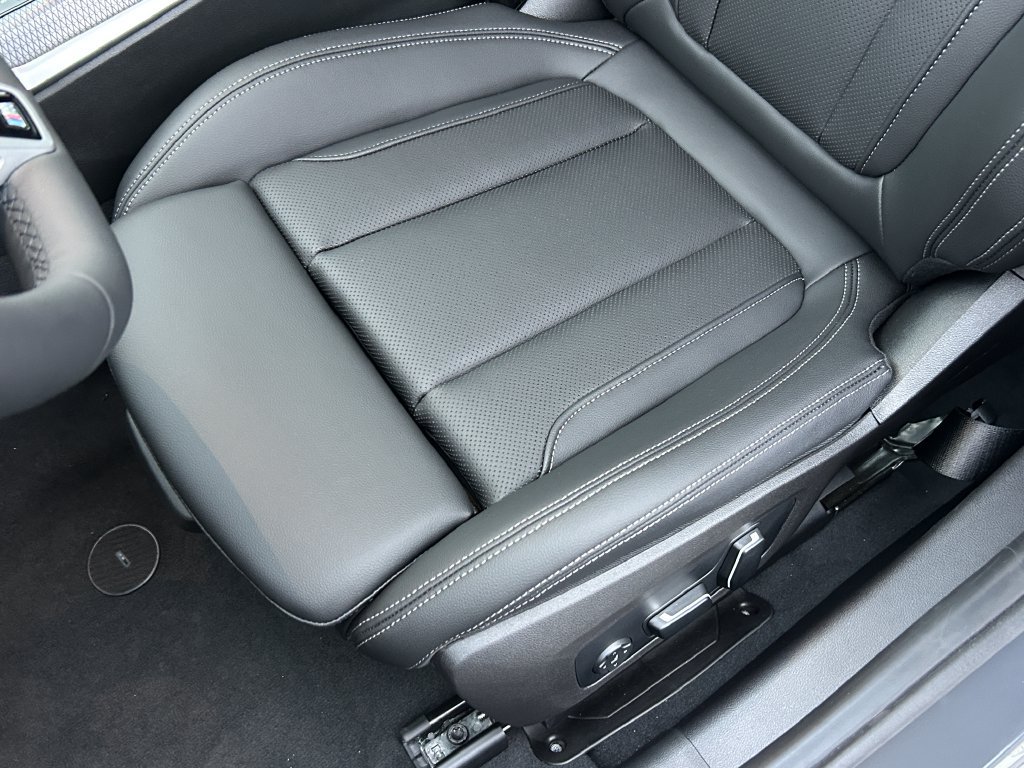 New 2026 BMW 330i Sedan w/ M Sport Package RWD image 15