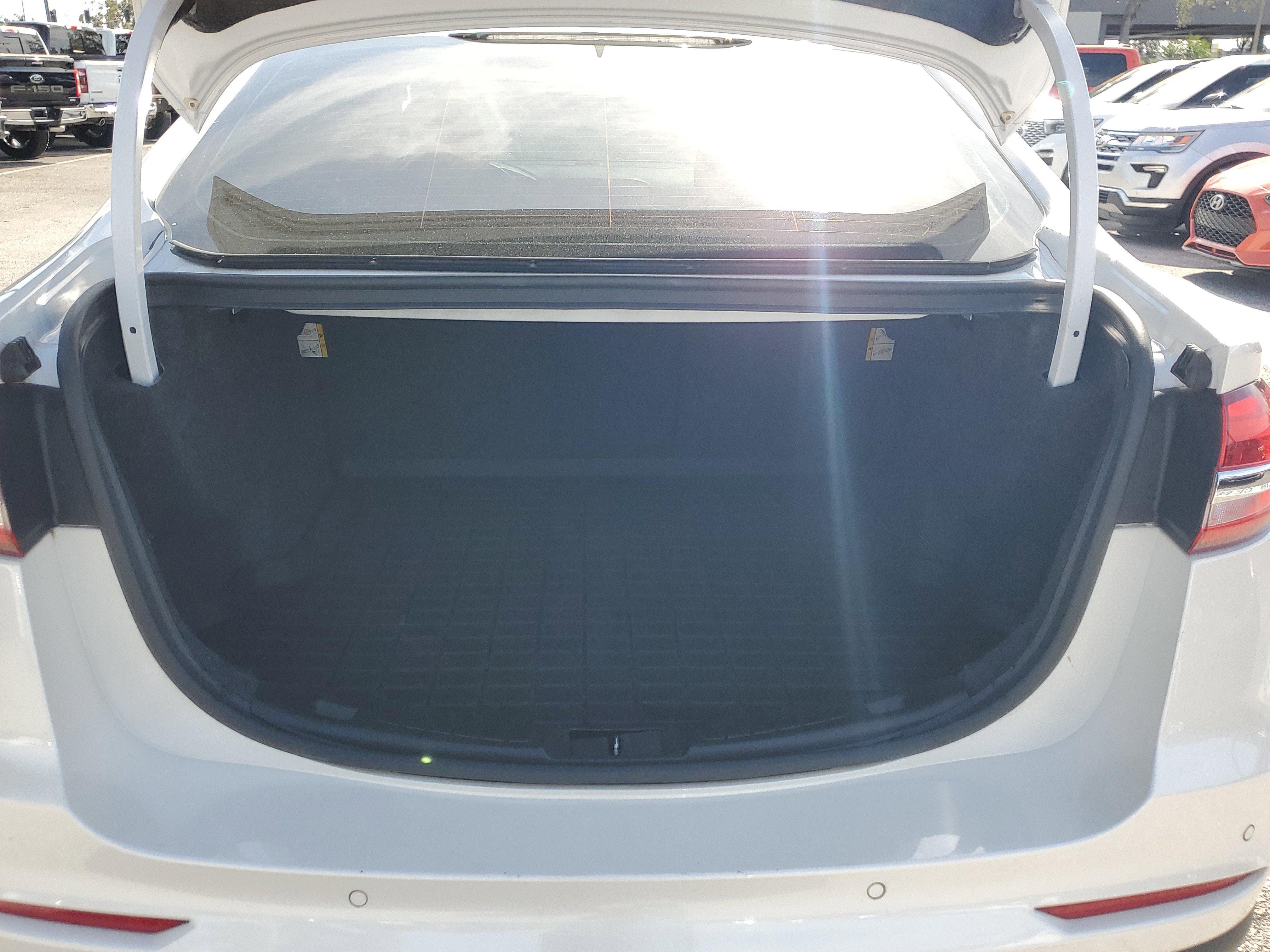 Used 2019 Ford Fusion SE w/ Equipment Group 151A image 11