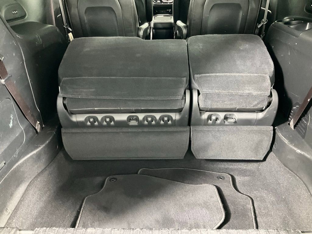 Used 2021 Chrysler Pacifica Limited w/ Uconnect Theater Family Group image 26