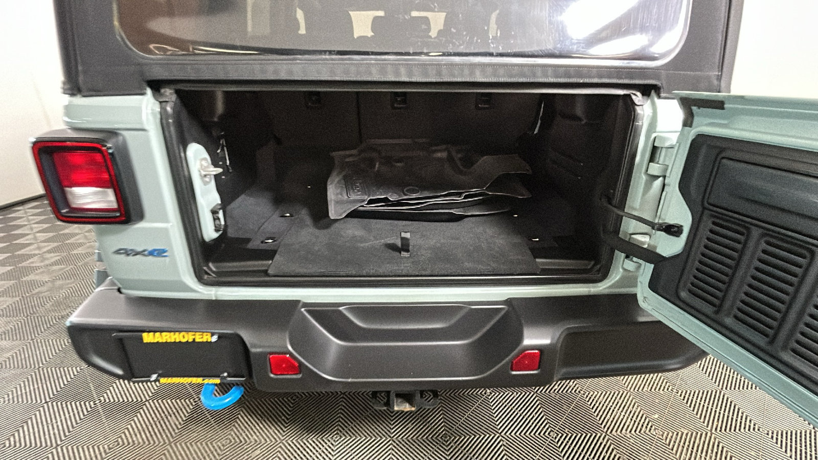 Used 2024 Jeep Wrangler Unlimited AWD/4WD image 33