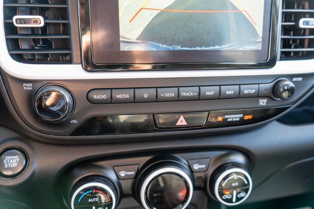 Used 2022 Hyundai Venue Limited image 26