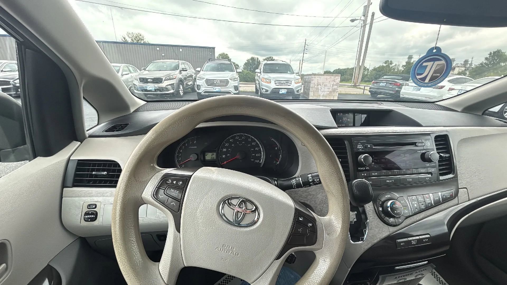 Used 2014 Toyota Sienna LE image 14