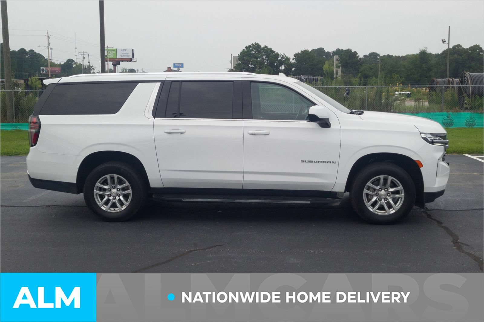 Used 2024 Chevrolet Suburban LT RWD image 4