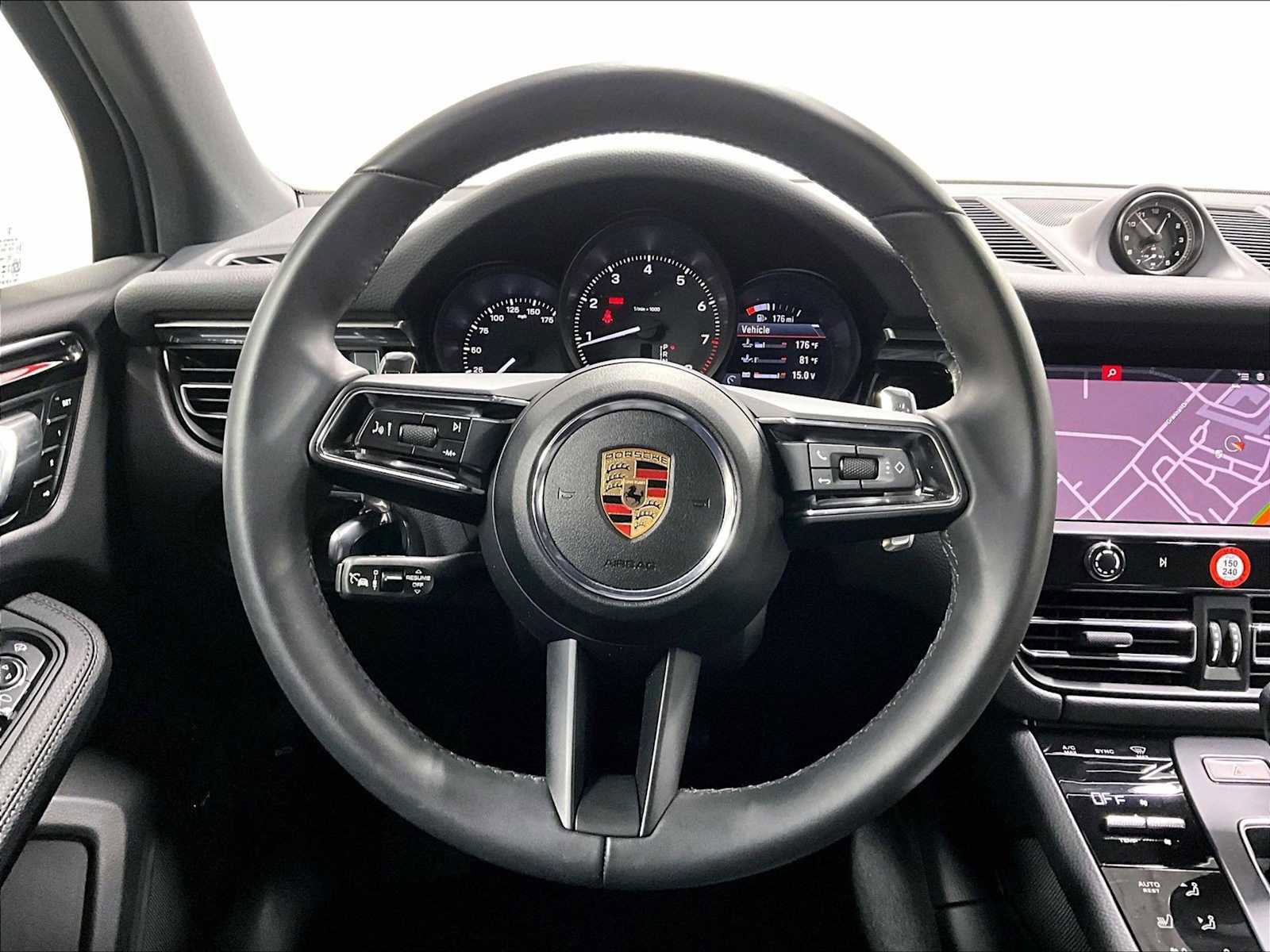 Used 2025 Porsche Macan image 18