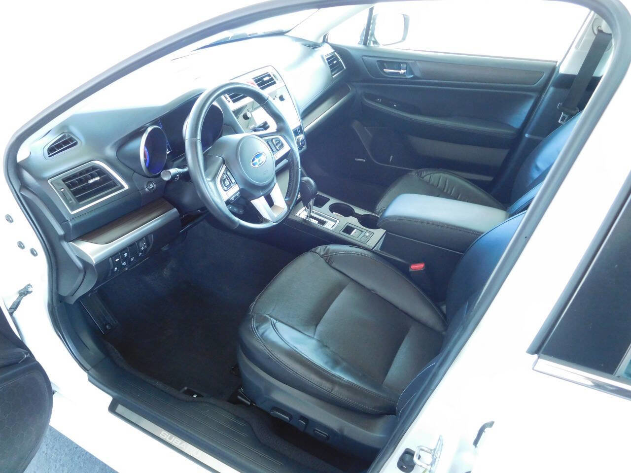 Used 2017 Subaru Legacy 2.5i Limited image 9