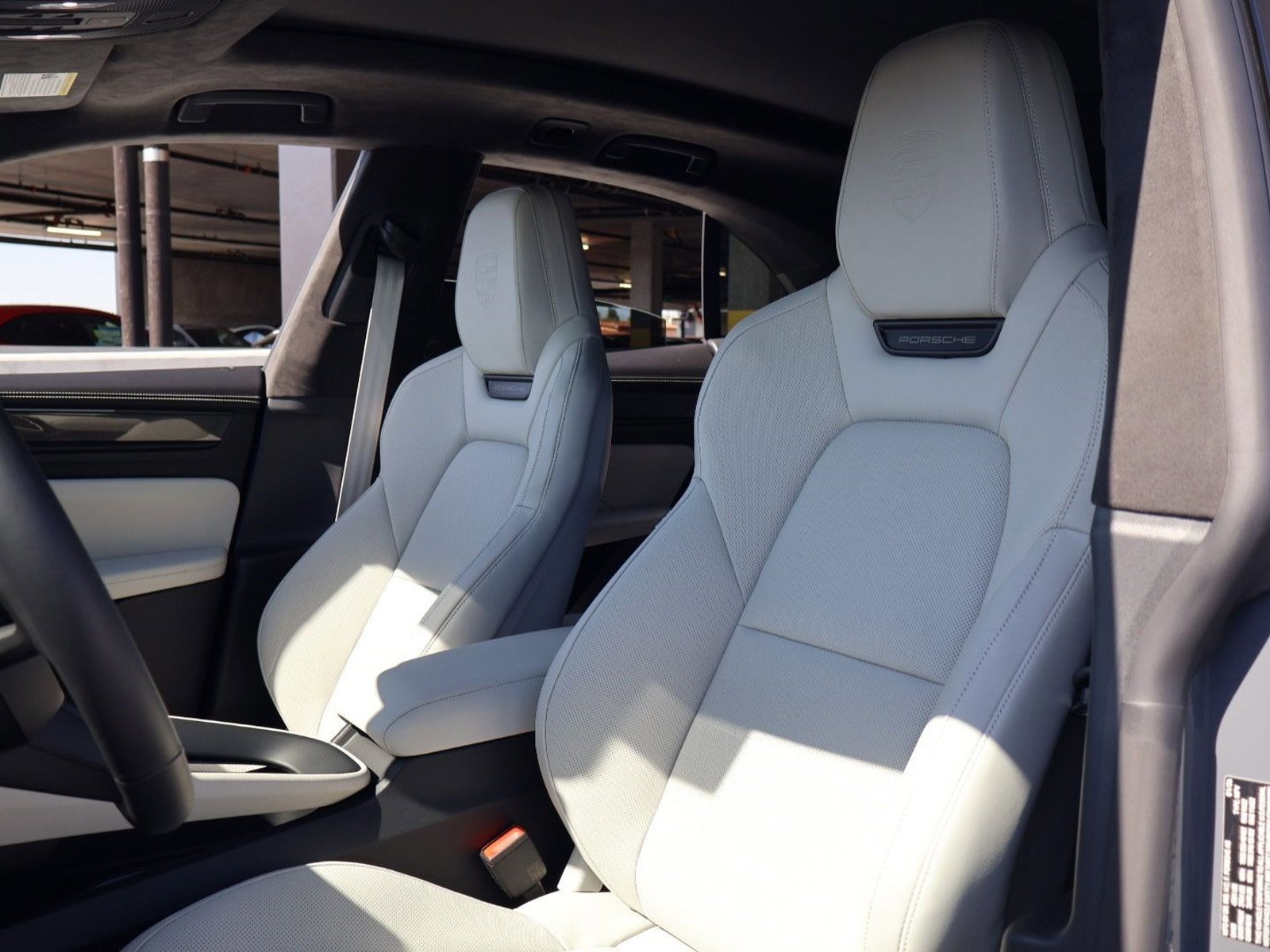 New 2026 Porsche Macan Turbo Electric image 5