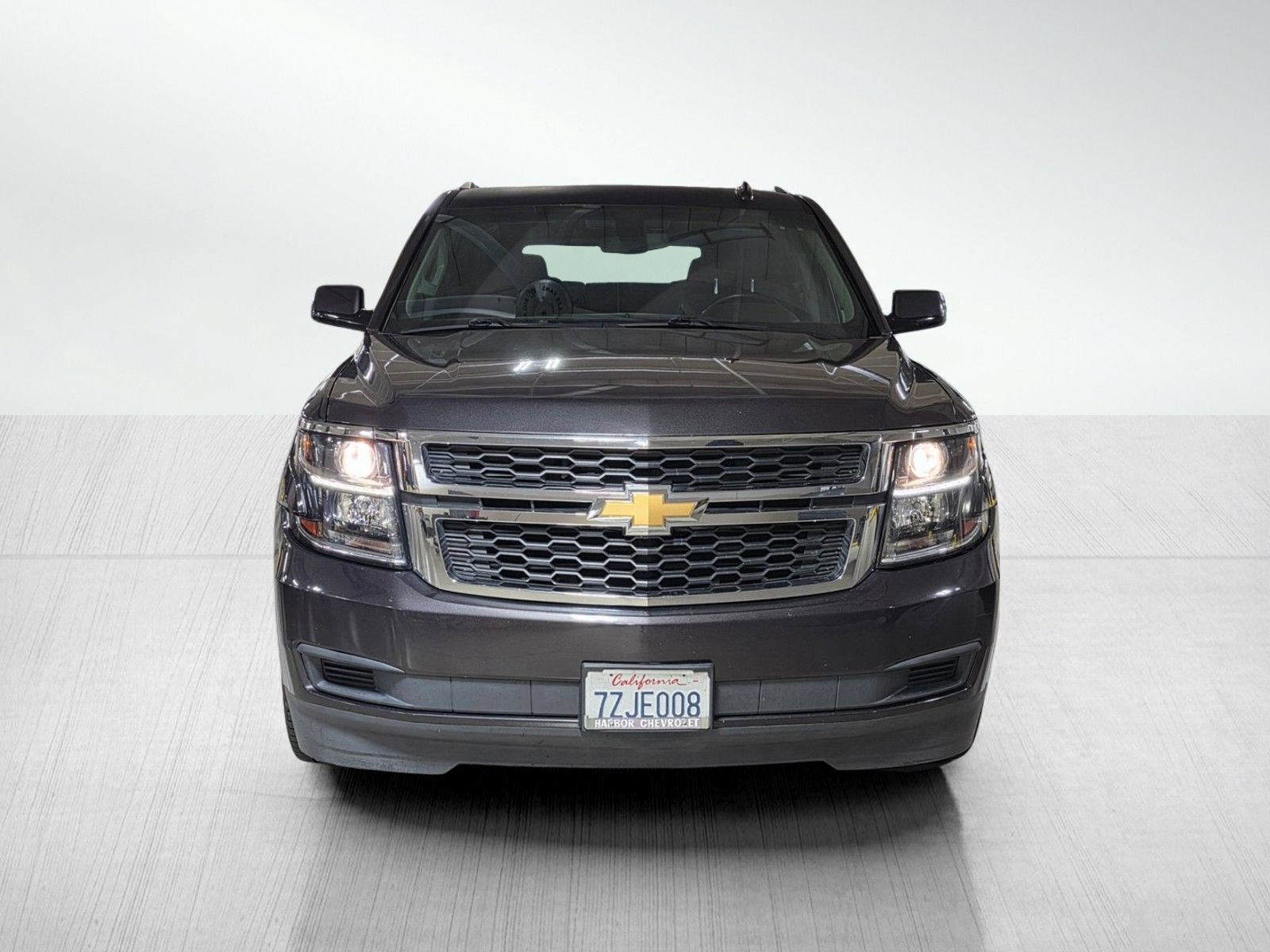 Used 2017 Chevrolet Suburban LS RWD image 2