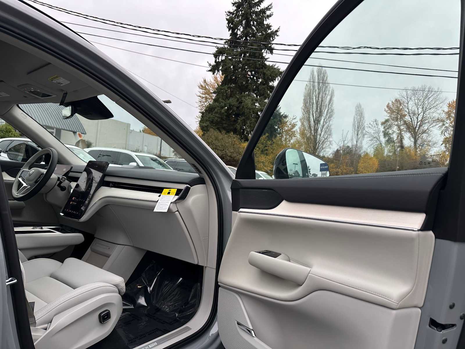 New 2025 Volvo EX90 Ultra image 11