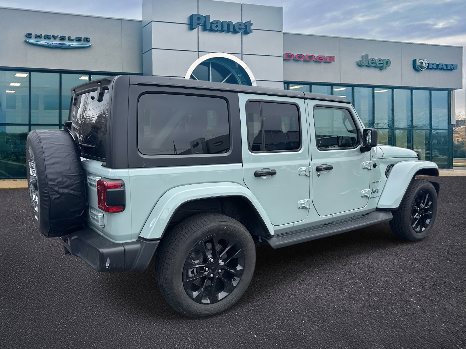 Used 2023 Jeep Wrangler Unlimited Sahara w/ Cold Weather Group image 2