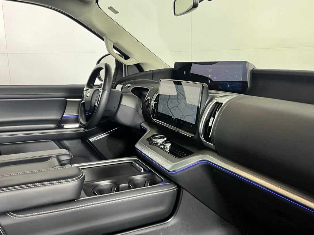 Used 2025 Ford Expedition Platinum image 35