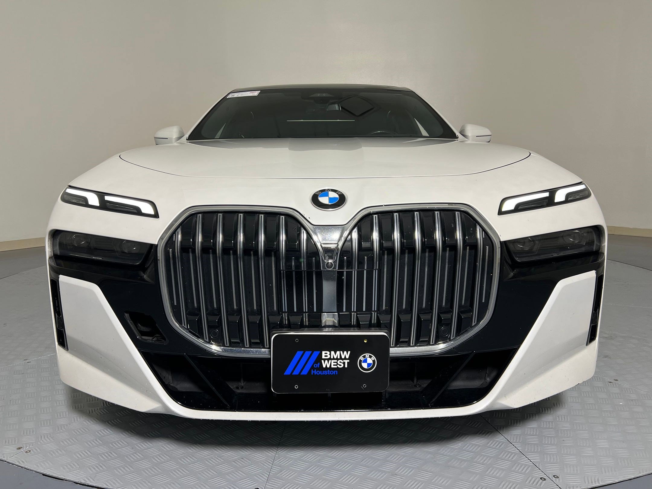 Used 2024 BMW 740i xDrive image 6