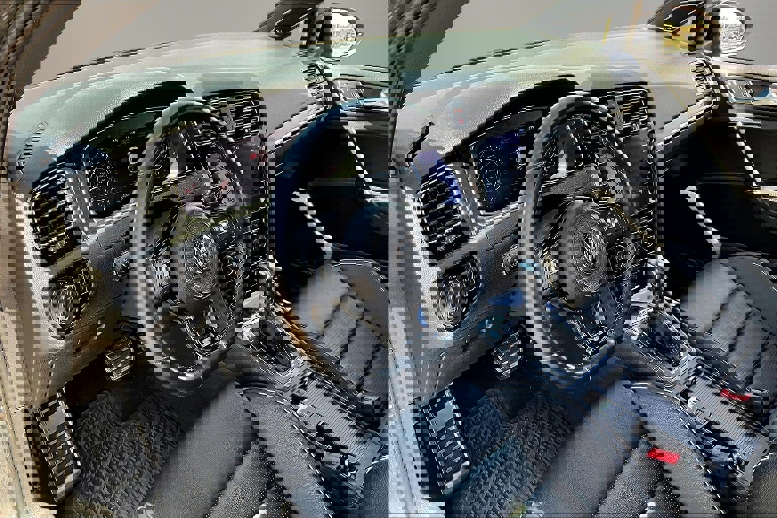 Used 2019 Volkswagen Golf R 4-Door image 17