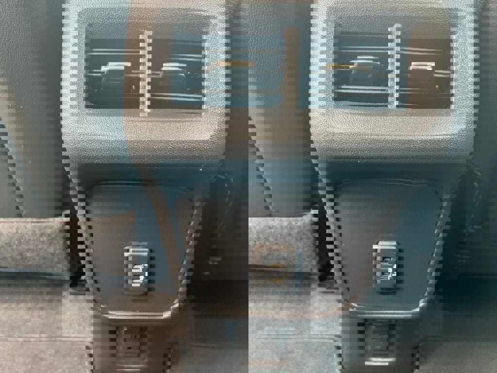 Used 2024 GMC Terrain SLT image 19