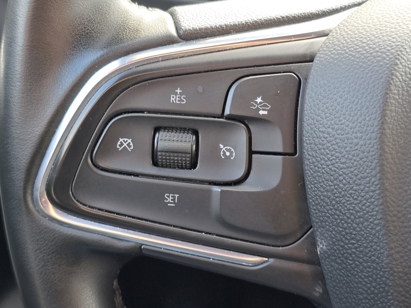 Used 2024 Buick Encore GX Sport Touring image 10