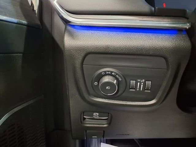 Used 2024 Jeep Grand Cherokee L Overland w/ Advanced Protech Group III image 16