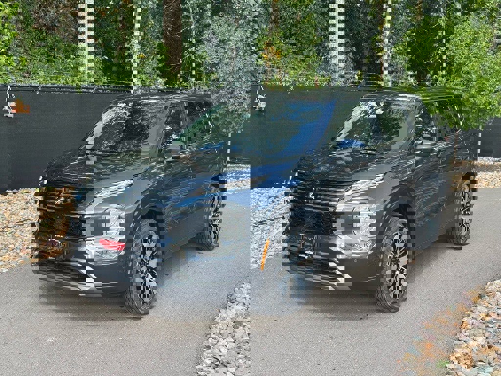 New 2025 Mitsubishi Outlander SE