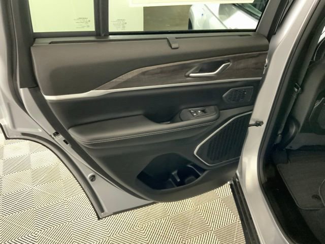 Used 2024 Jeep Grand Cherokee Limited 4xe w/ Luxury Tech Group II image 25