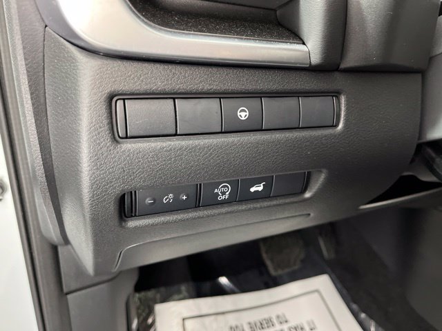 Used 2025 Nissan Rogue SV w/ SV Premium Package FWD image 31