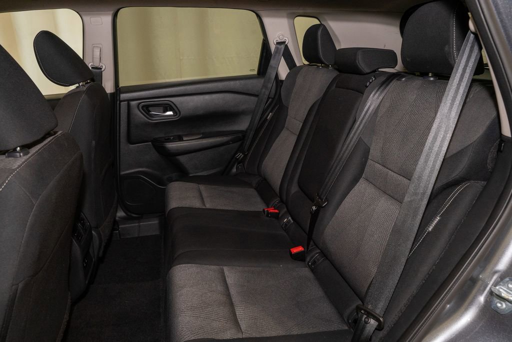 Used 2024 Nissan Rogue SV image 9