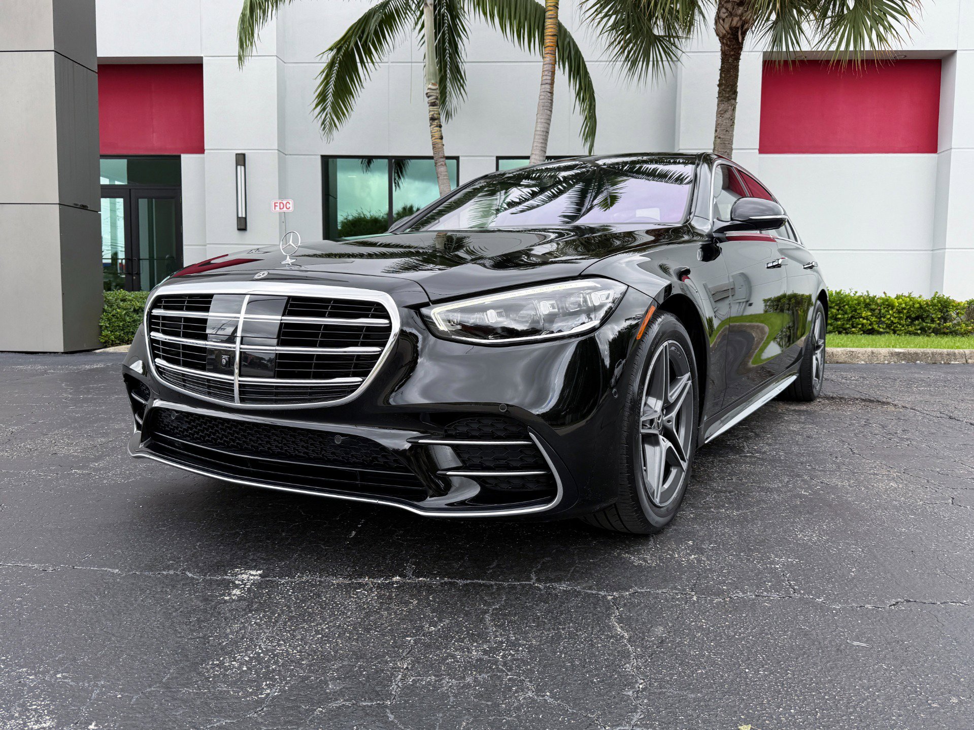 Used 2022 Mercedes-Benz S 500 4MATIC w/ AMG Line Package image 8