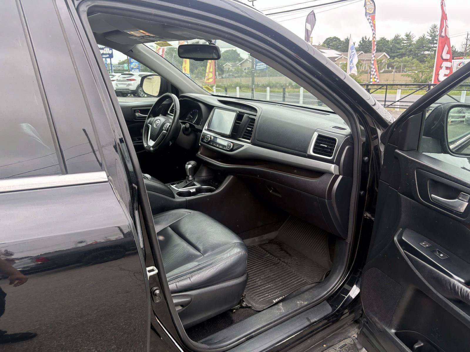Used 2015 Toyota Highlander XLE AWD/4WD image 23