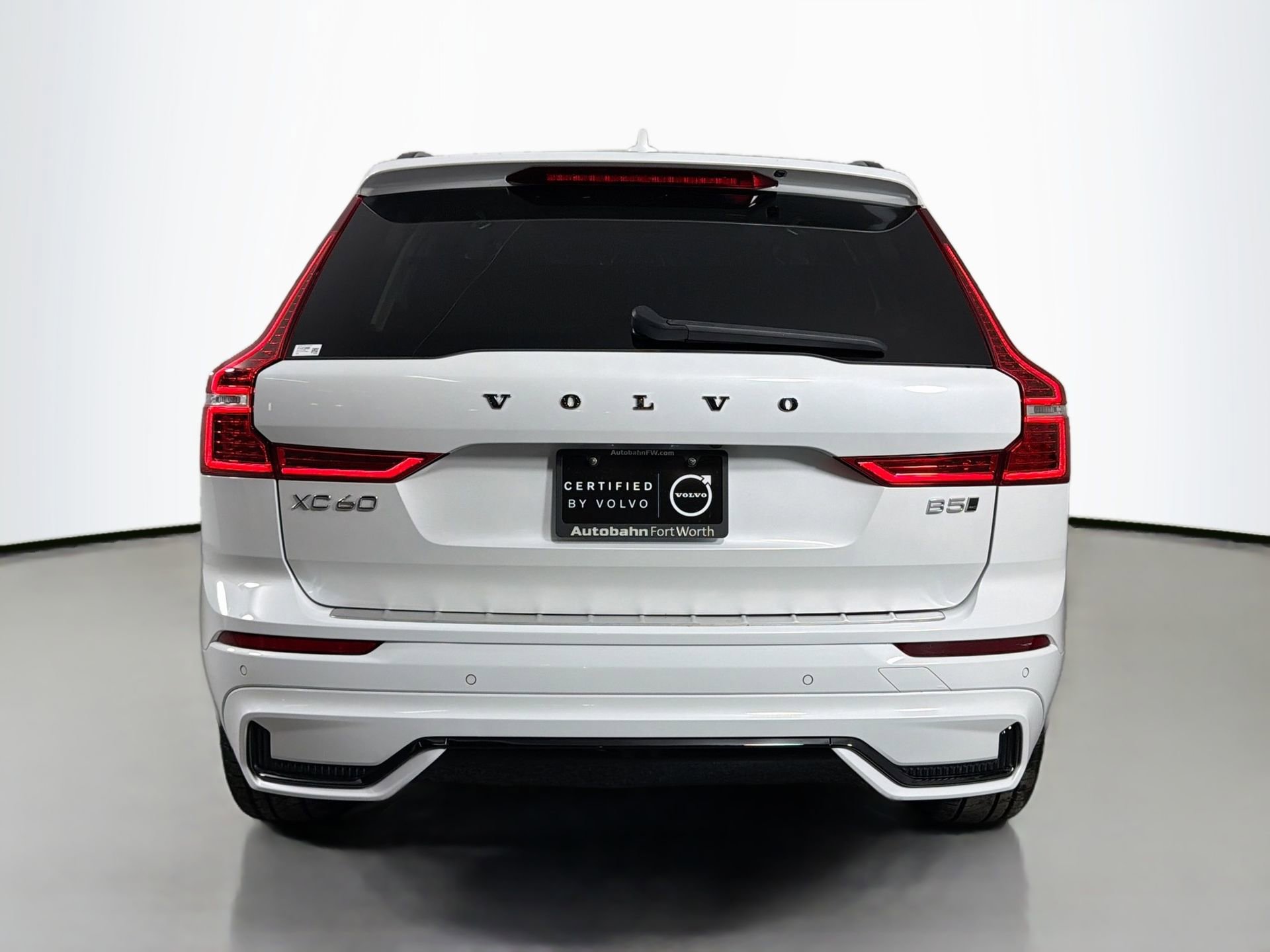 Certified 2023 Volvo XC60 B5 Plus w/ Climate Package AWD/4WD image 7