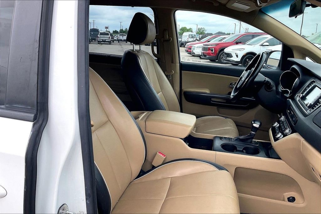 Used 2017 Kia Sedona LX w/ LX Essentials Premium Package FWD image 30