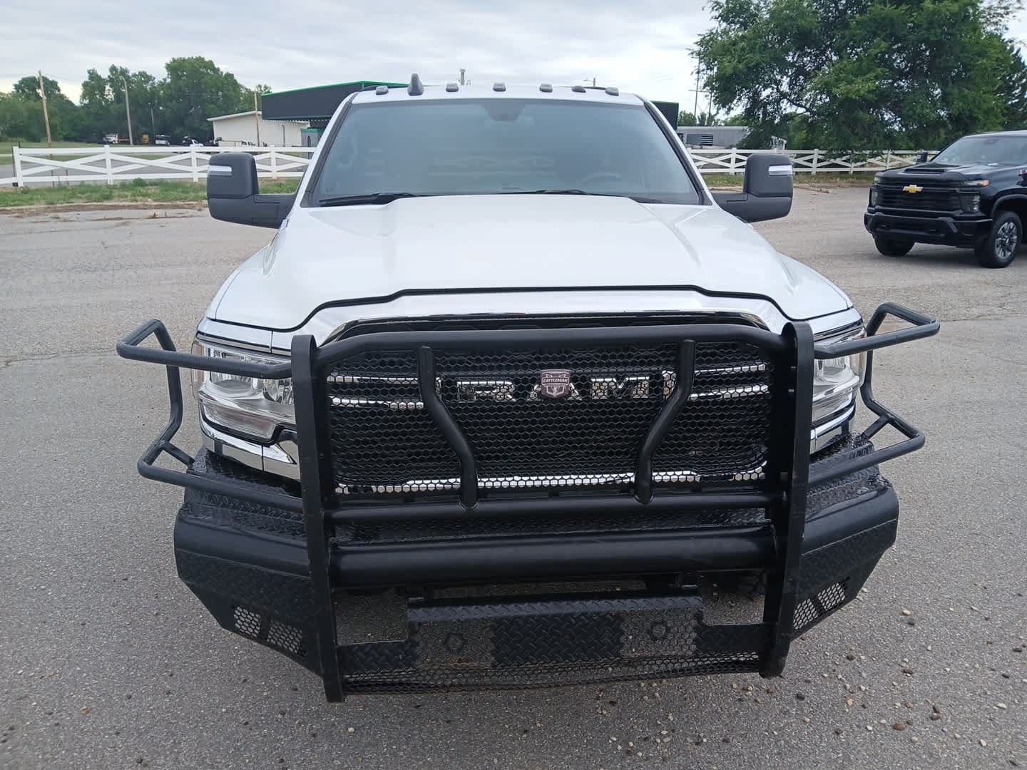 Used 2024 RAM 3500 Tradesman w/ Chrome Appearance Group AWD/4WD image 9
