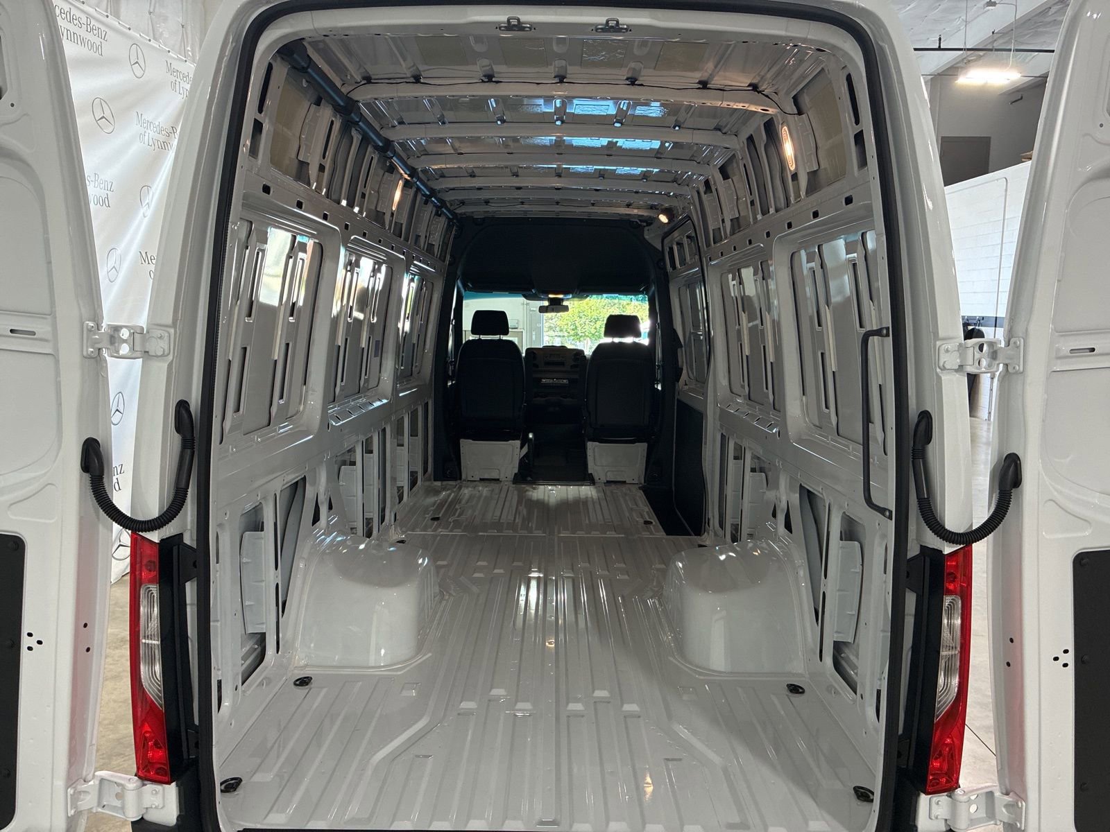 New 2025 Mercedes-Benz Sprinter 4500 image 9