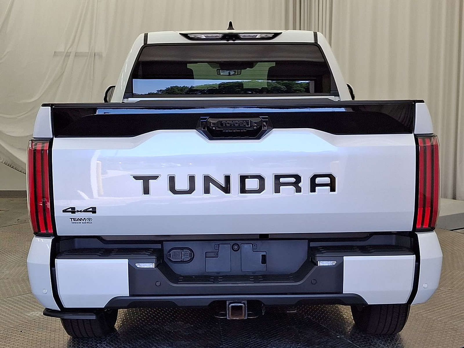 Used 2022 Toyota Tundra Platinum w/ Advanced Package AWD/4WD image 27
