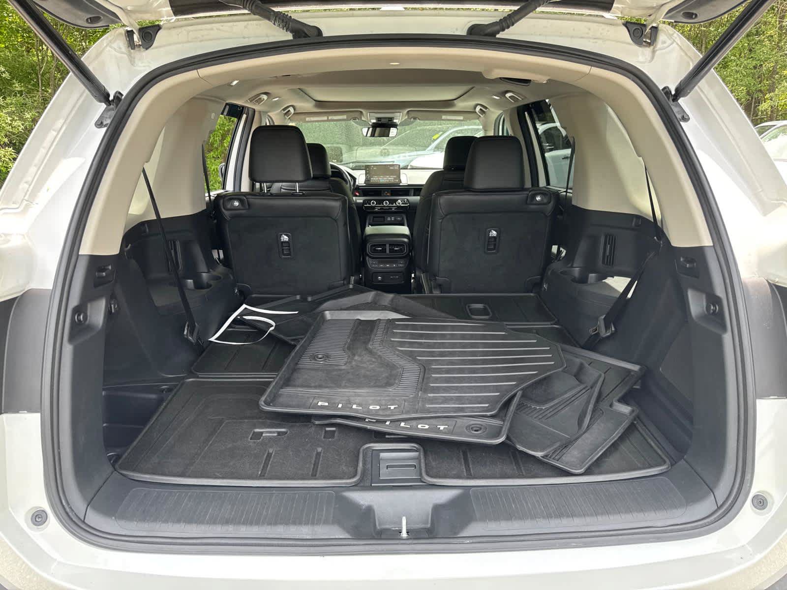 Used 2025 Honda Pilot Elite image 35