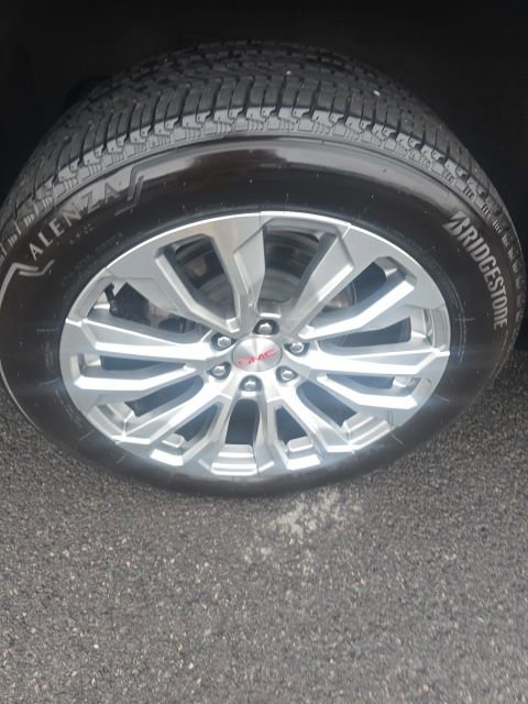 Used 2024 GMC Yukon XL Denali w/ Advanced Technology Package image 4