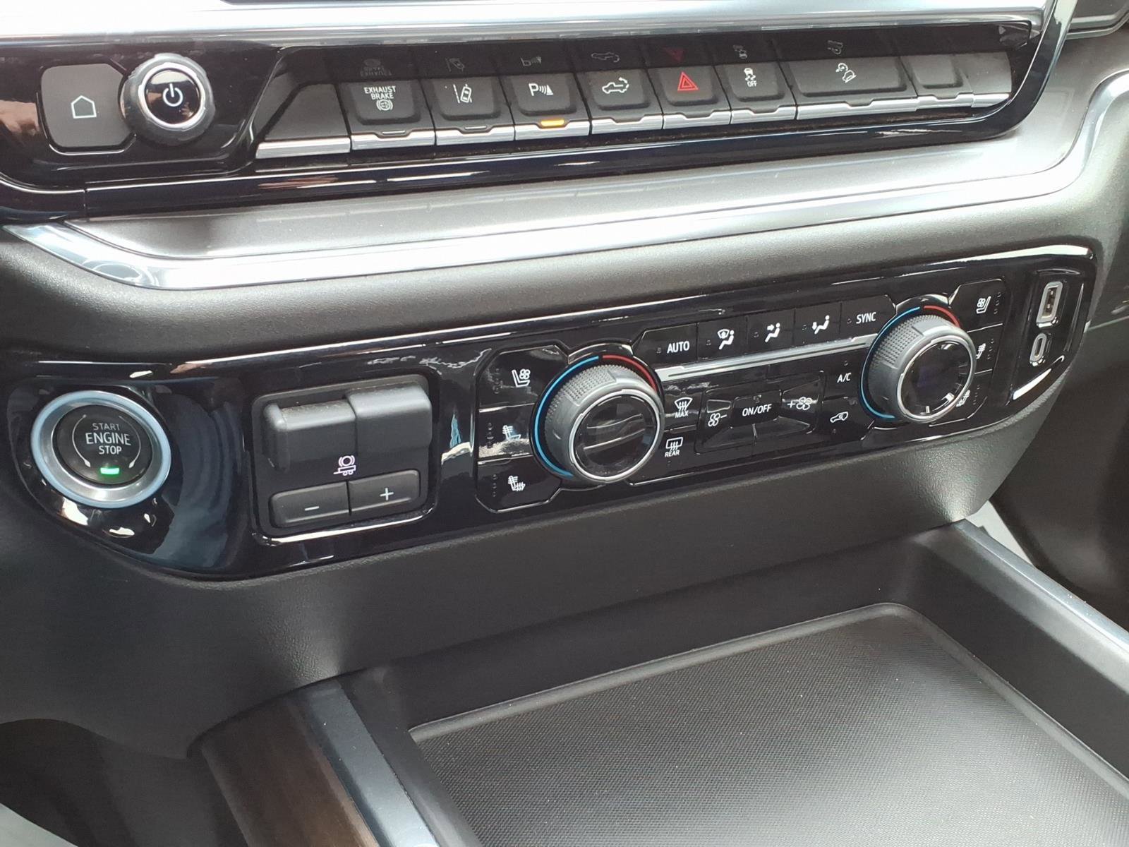 Used 2024 Chevrolet Silverado 2500 High Country w/ Technology Package AWD/4WD image 22