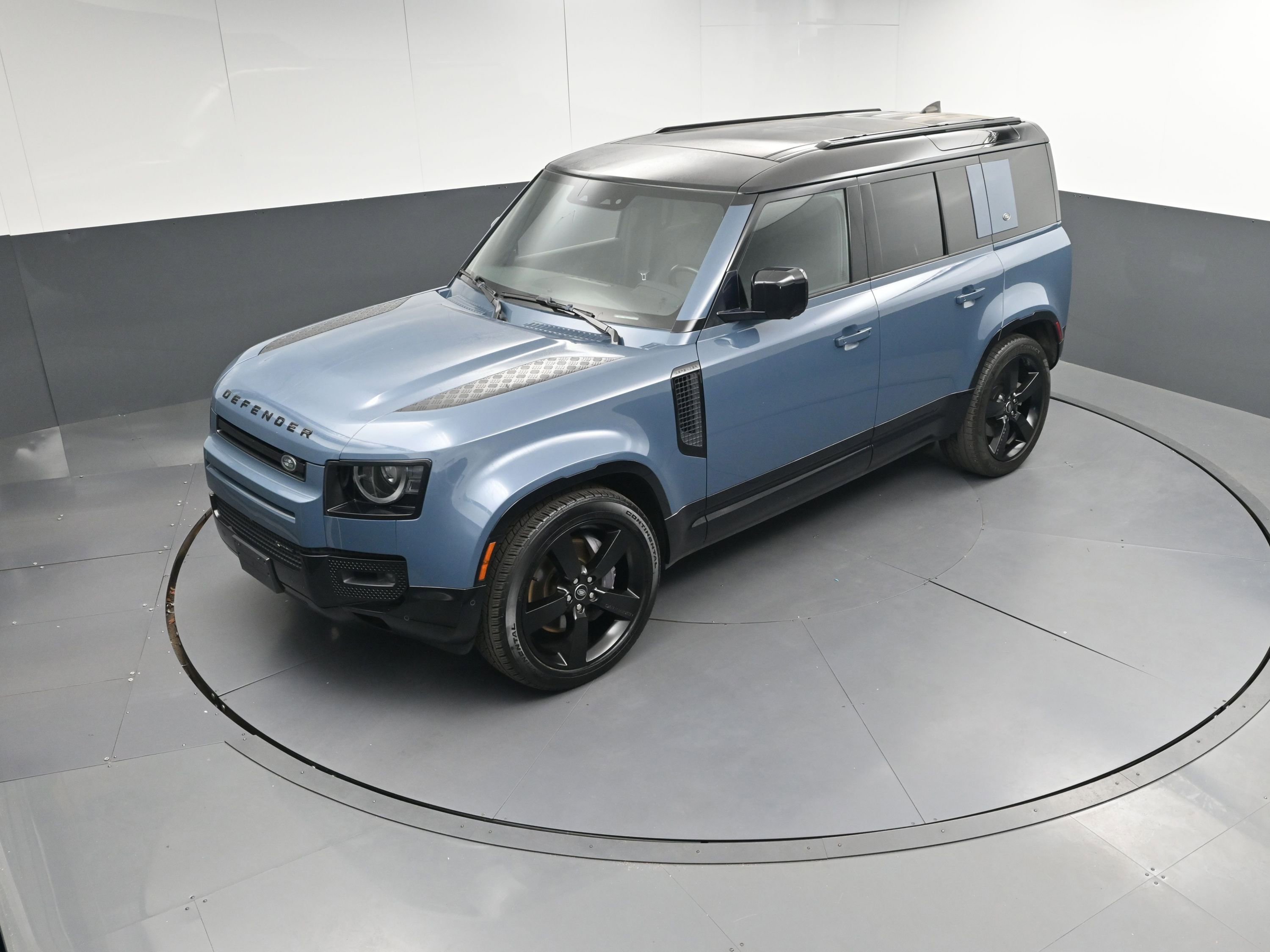 Certified 2023 Land Rover Defender 110 X-Dynamic SE image 33