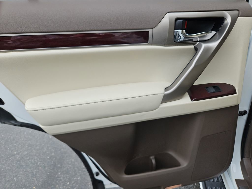 Used 2019 Lexus GX 460 Premium w/ Premium Package image 33