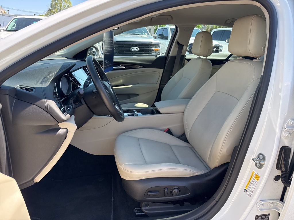 Used 2018 Buick Regal Essence w/ Sights and Sounds Package FWD image 12