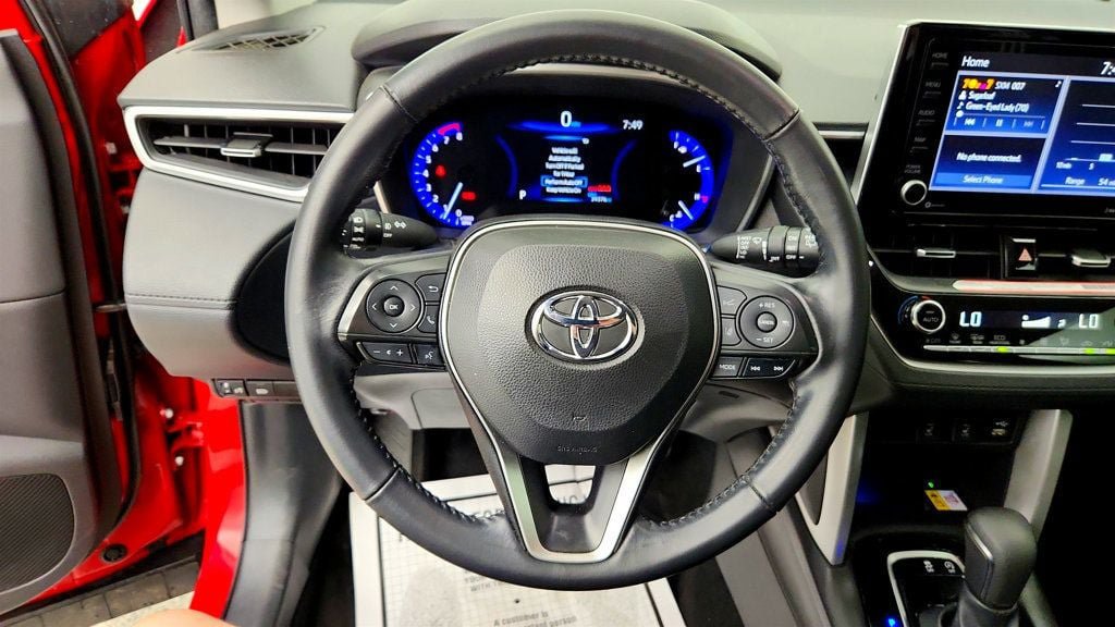 Used 2022 Toyota Corolla Cross XLE w/ Convenience Package FWD image 14