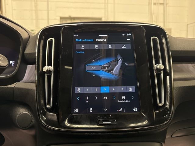 Used 2023 Volvo XC40 Recharge Plus image 33