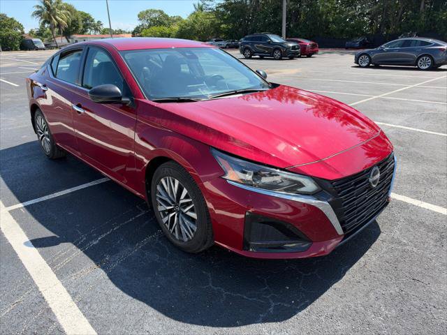 Used 2024 Nissan Altima 2.5 SV FWD image 9